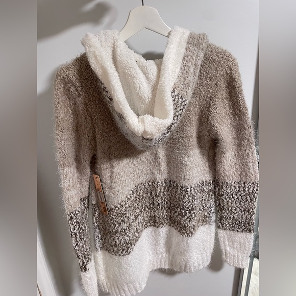 Women’s Cardigan - Picture 2 of 2